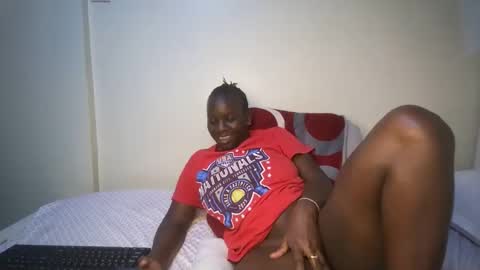 Snapshot of candycurly_ chatting on November 2025 06:40:02 PM candycurly_ online show from November 2025 06:40:02 PM