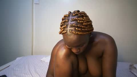 Snapshot of candycurly_ chatting on November 2025 03:24:02 PM candycurly_ online show from November 2025 03:24:02 PM