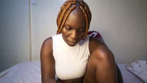 Snapshot of candycurly_ chatting on November 2025 05:48:01 PM candycurly_ online show from November 2025 05:48:01 PM