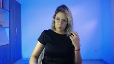 Candy Dowson online show from October 2025 09:22:01 PM