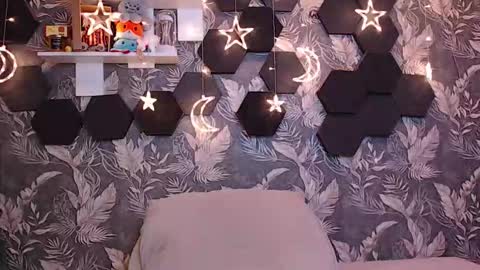 Mia online show from February 2026 06:40:02 AM