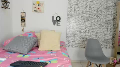 Snapshot of canhela1 chatting on November 2025 08:43:01 PM Canhela online show from November 2025 08:43:01 PM