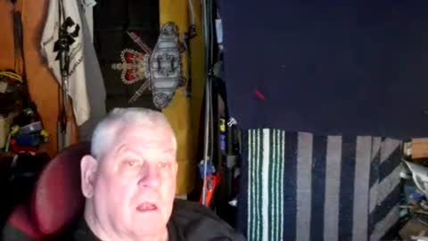 canoelicker69 online show from December 2025 07:55:01 PM