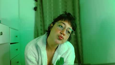 Amy online show from October 2025 12:43:02 AM
