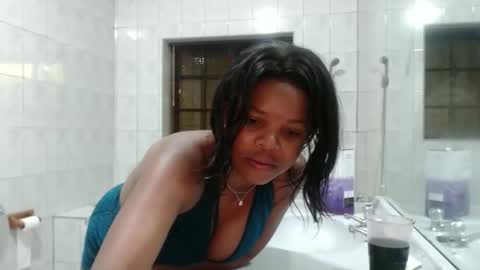 Snapshot of caramelbbe chatting on April 2026 07:41:01 PM fifi online show from April 2026 07:41:01 PM