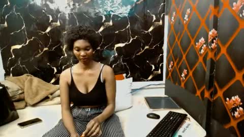 Snapshot of caramelminxx_ chatting on July 2026 07:24:01 AM caramelminxx_ online show from July 2026 07:24:01 AM