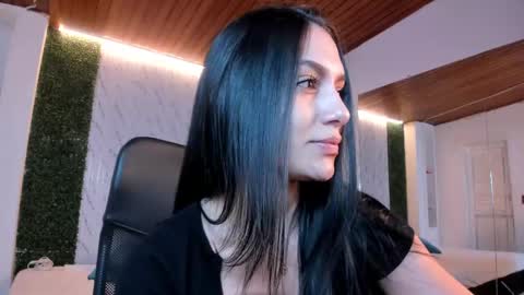 Carina online show from October 2025 12:35:02 PM