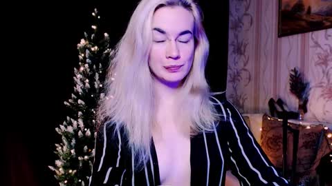 Carin online show from December 2025 08:02:01 PM