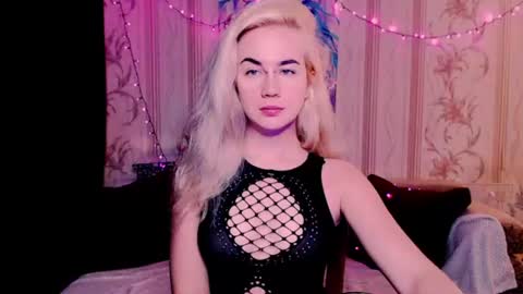 Snapshot of carinfox chatting on June 2026 06:43:01 PM Carin online show from June 2026 06:43:01 PM