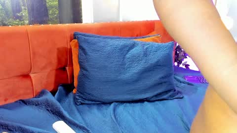 Snapshot of carliemoss chatting on December 2024 01:05:01 AM online show from December 2024 01:05:01 AM