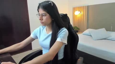 Snapshot of carlina_15 chatting on September 2025 12:26:01 PM C A R L I N A online show from September 2025 12:26:01 PM