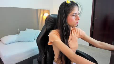 Snapshot of carlina_15 chatting on September 2025 12:28:01 PM C A R L I N A online show from September 2025 12:28:01 PM