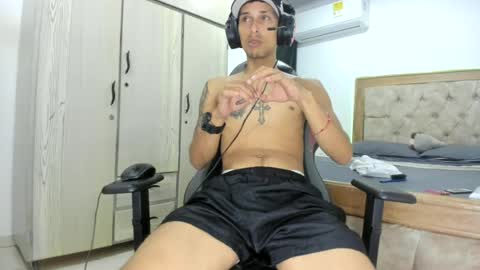 carlossmi01 online show from June 2026 05:21:01 AM