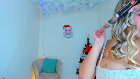 Snapshot of carlota_peach chatting on December 2024 04:16:02 PM Andrea online show from December 2024 04:16:02 PM