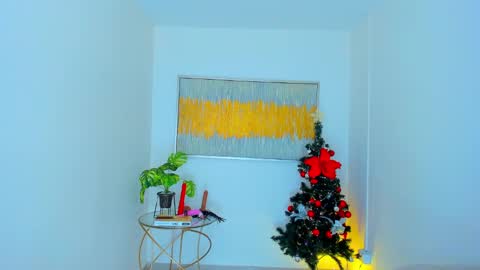 Snapshot of carlota_peach chatting on December 2024 07:24:02 PM Andrea online show from December 2024 07:24:02 PM