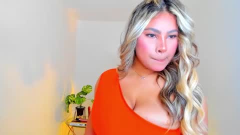 Snapshot of carlota_peach chatting on December 2024 12:46:02 PM Andrea online show from December 2024 12:46:02 PM