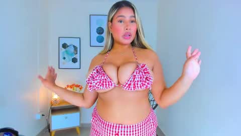 Snapshot of carlota_peach chatting on March 2025 04:13:01 AM Andrea online show from March 2025 04:13:01 AM