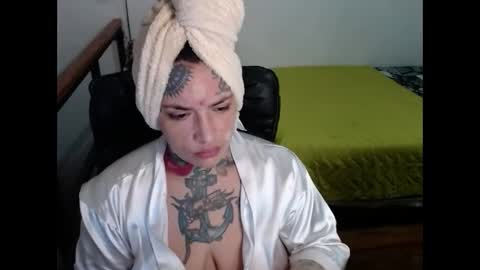 Snapshot of carmillaross chatting on January 2025 12:20:02 PM CARMILLA ROSS online show from January 2025 12:20:02 PM