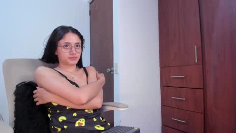 Snapshot of caroliine__ chatting on January 2025 11:52:02 PM Caroline online show from January 2025 11:52:02 PM