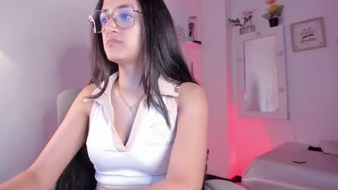 Snapshot of caroliine__ chatting on October 2025 12:09:02 AM Caroline online show from October 2025 12:09:02 AM