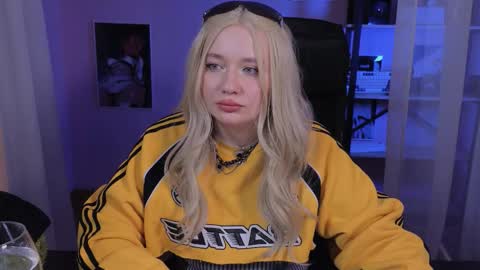 Snapshot of carolina_winter chatting on October 2025 05:26:02 AM Mira online show from October 2025 05:26:02 AM