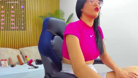 c a r o l i n e online show from September 2025 07:08:02 PM