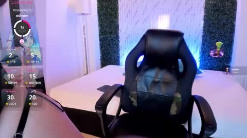 Caro  online show from October 2025 07:19:02 PM