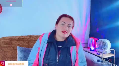 Carolinhe  online show from November 2025 12:04:01 PM