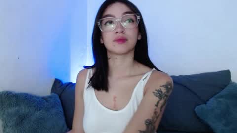 Snapshot of carolinne_fox_ chatting on September 2025 12:51:01 PM Caroline online show from September 2025 12:51:01 PM