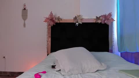 Caro  online show from December 2024 07:43:02 PM