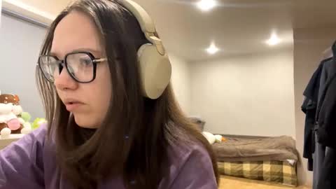 Emilia online show from December 2025 02:40:01 AM