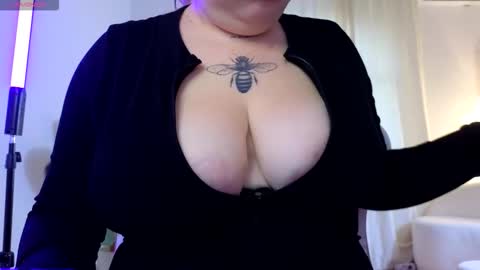 Snapshot of caseyrobbinss chatting on October 2025 05:50:01 AM Casey Robbins online show from October 2025 05:50:01 AM