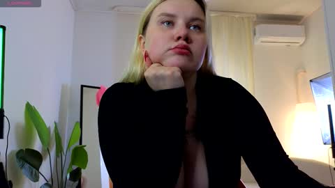 Snapshot of caseyrobbinss chatting on October 2025 04:38:01 AM Casey Robbins online show from October 2025 04:38:01 AM