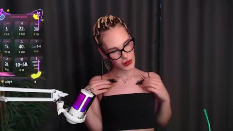 Cassie online show from December 2025 11:27:02 AM