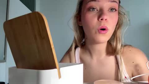 Olivia online show from March 2026 08:07:01 AM