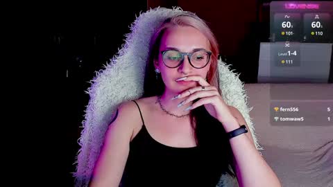 Snapshot of cassy_moore chatting on December 2024 10:52:02 PM Ellie online show from December 2024 10:52:02 PM