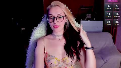 Snapshot of cassy_moore chatting on March 2025 06:22:01 PM Ellie online show from March 2025 06:22:01 PM