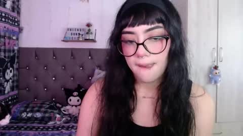 Snapshot of cat_mila_ chatting on March 2026 05:25:01 AM Mila online show from March 2026 05:25:01 AM