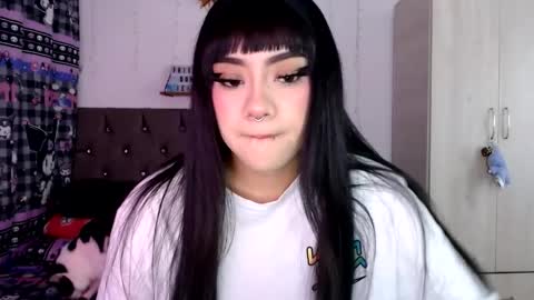 Snapshot of cat_mila_ chatting on March 2026 04:07:02 AM Mila online show from March 2026 04:07:02 AM