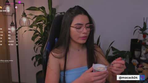 MACARENA online show from January 2025 09:24:01 PM