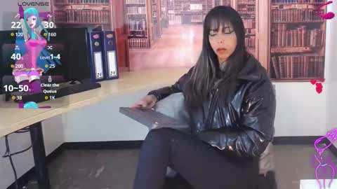 Queen Catalella online show from November 2025 03:16:01 AM