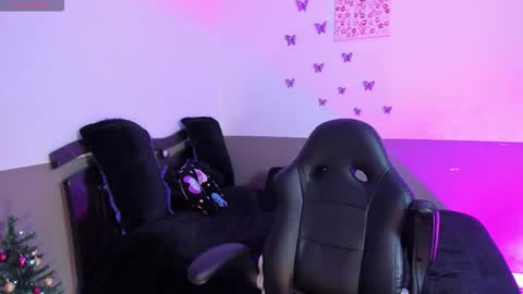 LUU online show from December 2025 04:21:01 AM