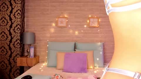 CatalinnaThompson online show from December 2024 12:02:01 PM