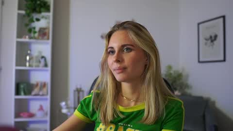 catecrago  online show from February 2025 04:57:02 PM