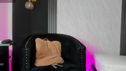 Snapshot of catherine_smith_ chatting on November 2025 12:04:01 PM Catherine online show from November 2025 12:04:01 PM