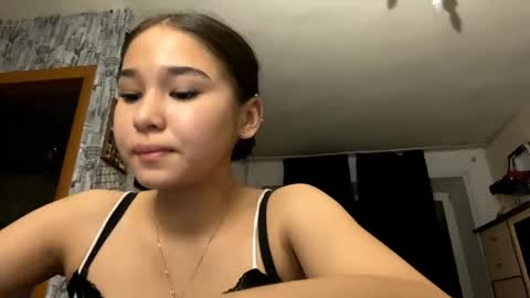Snapshot of catherinepirs chatting on May 2026 04:04:01 PM catherinepirs online show from May 2026 04:04:01 PM
