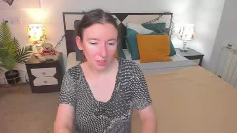 Catrin online show from October 2025 07:40:02 AM