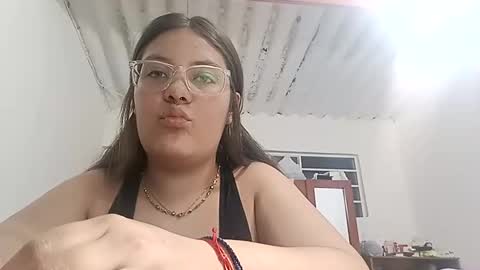 Snapshot of cattigoon chatting on April 2026 05:25:01 AM cattigoon online show from April 2026 05:25:01 AM