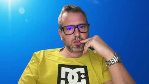 Snapshot of ccmhp1 chatting on December 2025 07:52:02 PM Tomys online show from December 2025 07:52:02 PM