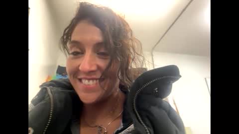 Snapshot of cece_vibez chatting on November 2025 05:21:02 AM cece_vibez online show from November 2025 05:21:02 AM